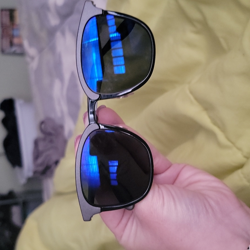 Ray-Ban  brownish bronze color